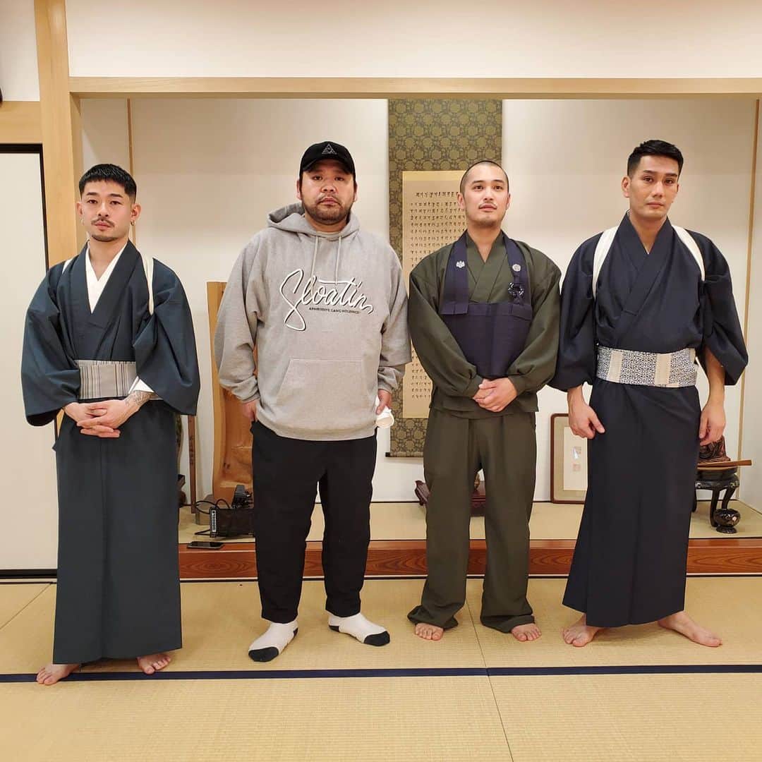 のインスタグラム：「AKLOとZORNのビデオ見た？俺も出てるからチェックよろしく！  https://youtu.be/H0LHHj_nQVk  #漢akaGAMI #AKLO #ZORN」