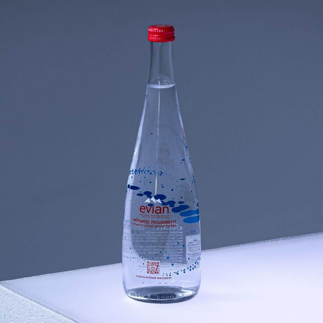 evianさんのインスタグラム写真 - (evianInstagram)「The Activate Movement collection by @virgilabloh celebrates the power of youth to enact change, with a call to action for a more sustainable future.  Each drop on the new glass bottles’ design represents the origins and purity of the evian source – the French Alps. The infinite loop of droplets on the design reflects the power and potential of every small action to create positive change.  Discover the Activate Movement Program and submit your idea on www.evian.com/actmov.  #evian #evianwater #evianxvirgilabloh #activatemovement #stayhydrated」2月26日 19時42分 - evianwater