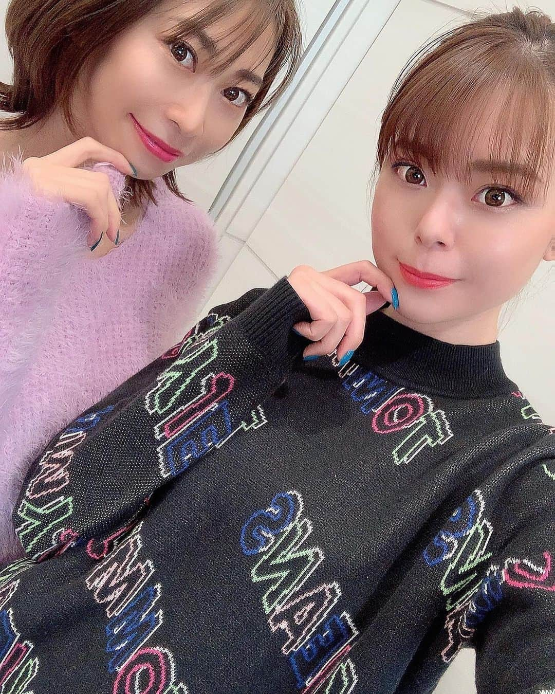 佐々木志織さんのインスタグラム写真 - (佐々木志織Instagram)「この前の 久々のはせめぐとの現場👯‍♀️♥️ 最高だった✴︎ . . #積もる話#女子って大変 #モデル#レースクイーン#RQ #メイク#ヘアメイク#offとon#ゆうこす#ゆうこすポーズ」2月26日 19時46分 - shiorio118