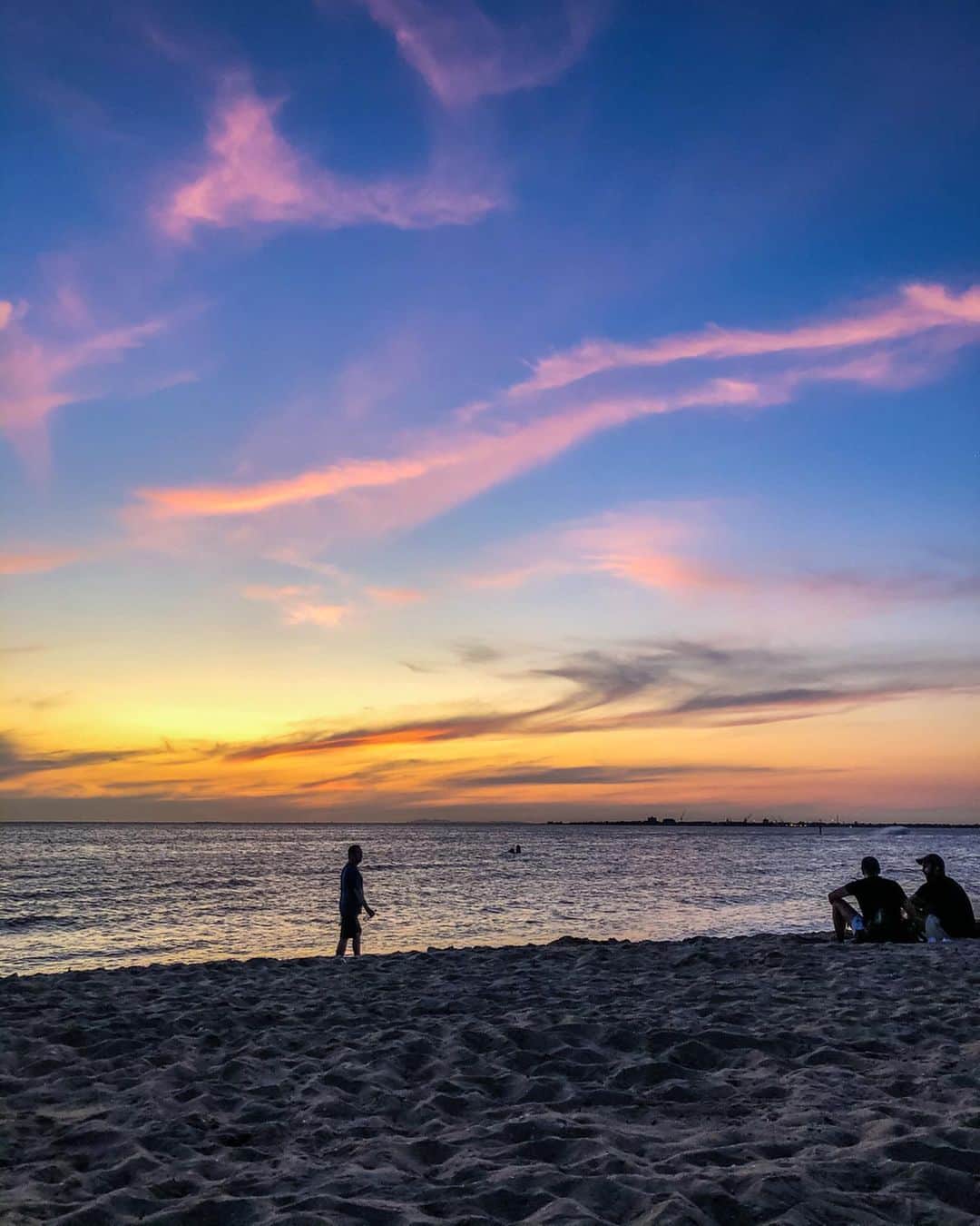 かにゃさんのインスタグラム写真 - (かにゃInstagram)「St Kilda beachから見たSunset✨ 美しい空に感動💙私が本当に癒されるひと時…😌 . . . #sunset #sunsets #sunsetlovers #sunsetlover #beach #stkildabeach #stkilda #australia #melbourne #victoria #workingholiday #melbournelife #melbournestyle #melbourneliving #melbourne_insta #melbournelifestyle #オーストラリア #メルボルン #ビクトリア #海外生活 #ワーキングホリデー #ワーホリ #ワーホリ生活 #オーストラリア生活 #メルボルン生活 #ワーホリオーストラリア #オーストラリアワーホリ #メルボルンワーホリ #ビーチ #サンセット」2月26日 19時58分 - kanya_435