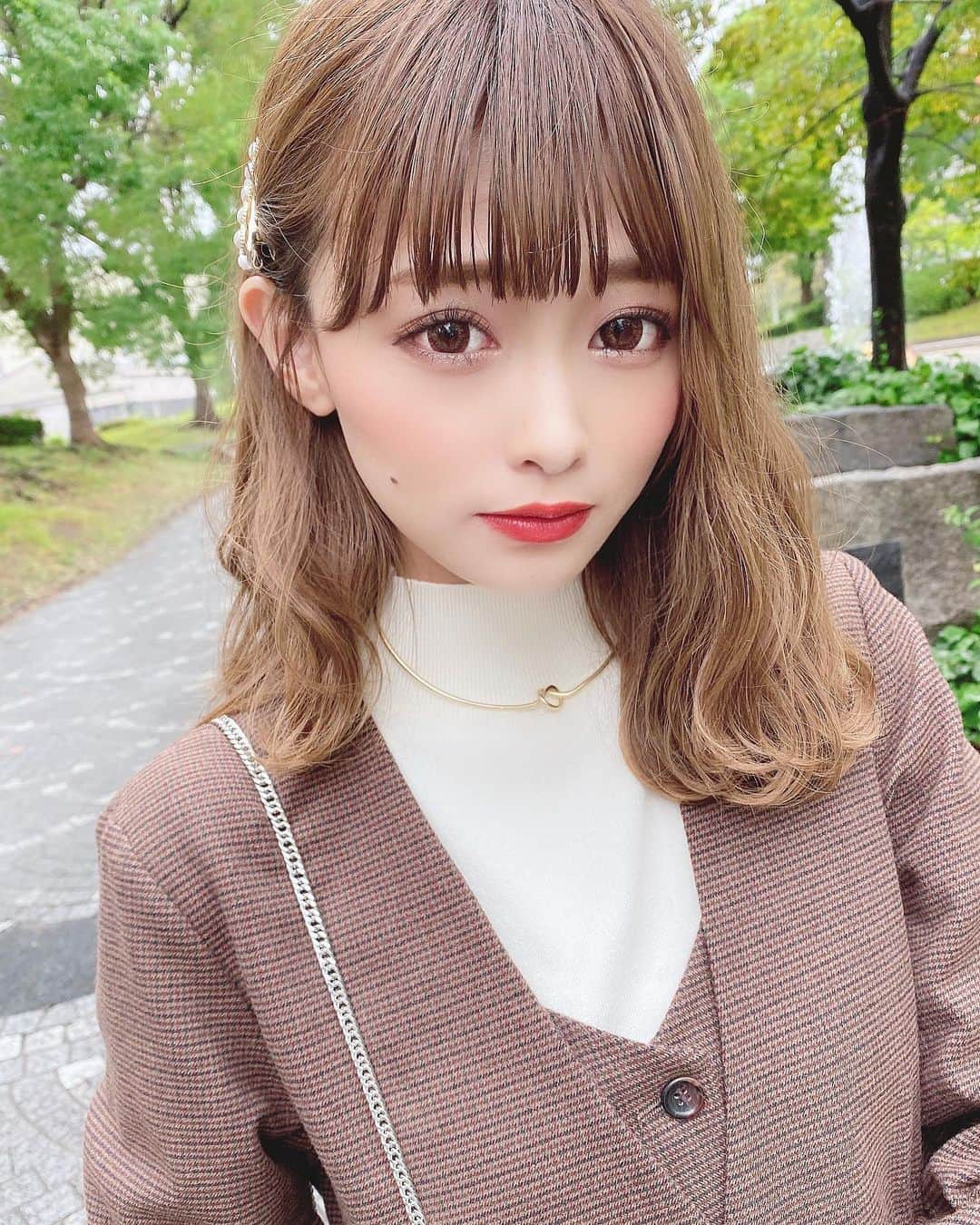 りなてぃさんのインスタグラム写真 - (りなてぃInstagram)「﻿ ﻿ ﻿ ﻿ 髪切りたいけど、伸ばしたい...🤦🏻‍♀️♥️﻿ ﻿ ﻿ エクセルのアイブロウペンシルなくなって﻿ 違うの使ってたけど、エクセル買い直したら﻿ やっぱりしっくりきた🤤💓これだっ←﻿ ﻿ ﻿ そのほかにも使ってるコスメが﻿ 結構変わってきたから﻿ そろそろ #りなぐらむ 🎦撮りましょかね💓﻿ ﻿ ﻿ ﻿ ﻿ ﻿ そして今日はセミナーモデルで﻿ 神戸にお邪魔してます💓﻿ ﻿ 明日ちょっとだけ観光出来るかもだから﻿ なんかおすすめあったら教えてください💓﻿ ﻿ ﻿ ﻿ #カラコン #アイメイク #リップ #スタバ ﻿ ﻿ ﻿ 数年ぶりの花粉症がつらすぎる。🤧﻿ ﻿ ﻿ ﻿」2月26日 20時00分 - rinatea_25