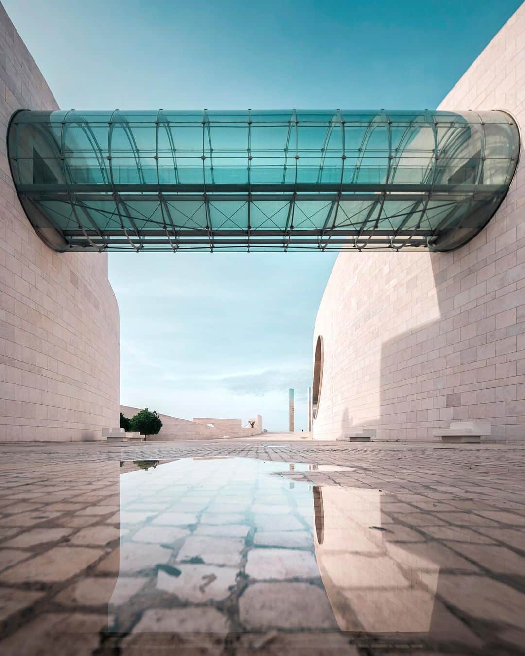 Nicanor Garcíaのインスタグラム：「Looking for an angel | Buscando un ángel #nicanorgarcia #travelarchitectures Thank you to @gerador_eu and @upon.lisbon !」