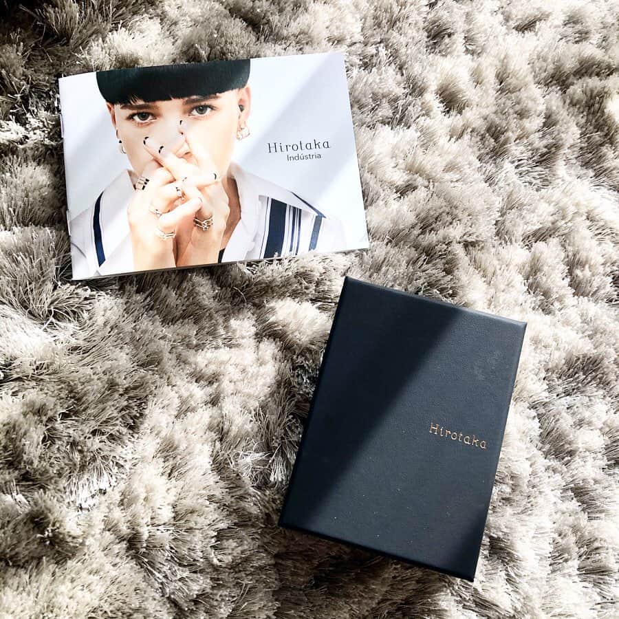 のインスタグラム：「. お初の @hirotakajewelry  あー可愛い❤️ . イヤーカフ初心者のため、落としてしまっていないかと心配で1日に何度も耳を触ってしまいます😂 . . #hirotakajewelry #estnation #ヒロタカジュエリー #ヒロタカ #ピアス #イヤーカフ #ホワイトゴールド #パール #ダイヤモンド」