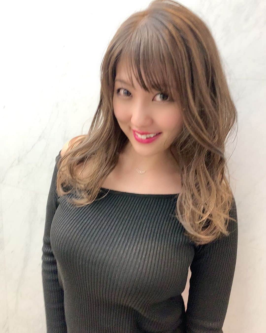 神谷麻美さんのインスタグラム写真 - (神谷麻美Instagram)「#ロアナ に行ってきたよ〜(♡´꒳`♡)💖✨ いつもより明るくしてもらったよ💖💖 岡野さん、今日も素敵な髪型にしてくれて、ありがとうございます👸💗 #美容室 ❤✨」2月27日 7時13分 - asamice428