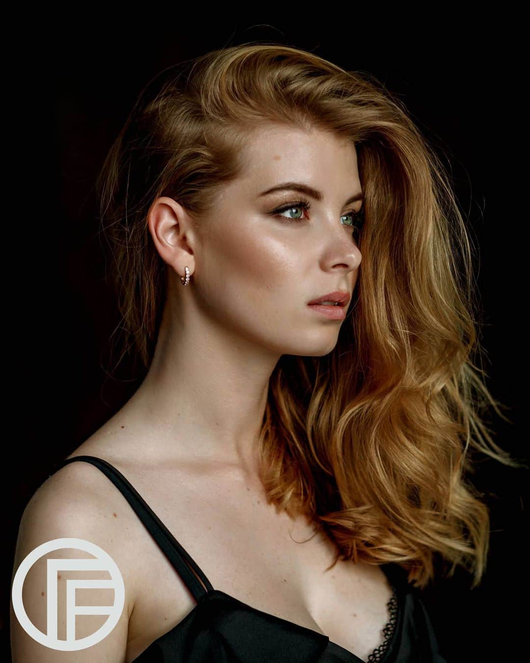 Timo the Fotographerのインスタグラム：「"The soul that can speak through the eyes can also kiss with a gaze." -Gustavo Adolfo Bécquer _____________ Photographer: @fantim Model: @zolotoira HMUA: @zolotoira _____________ #fantim #frazierfotography #写真 #photography #inspiration #paris #0711 #stuttgart #travel #model #photographer #fotography #モデル #portraitmode #portraiture #studiolighting #speos #portraiture #portrait #russianmodel #barcelona #seanarcher #nashvillephotographer #nashvillephotography #nashvilletn」