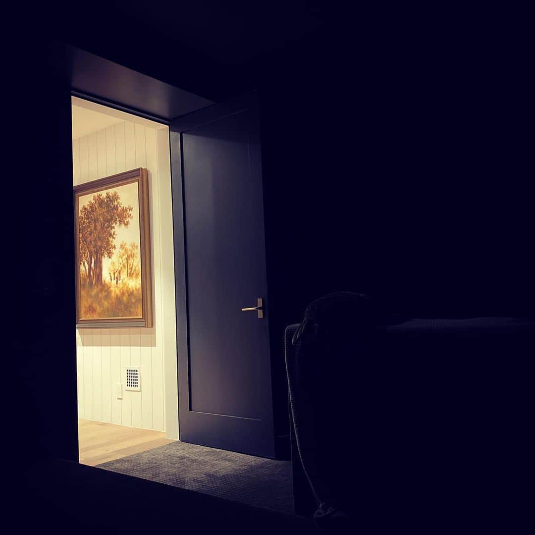 マイク・シノダのインスタグラム：「aren’t we all just looking for open doors?」