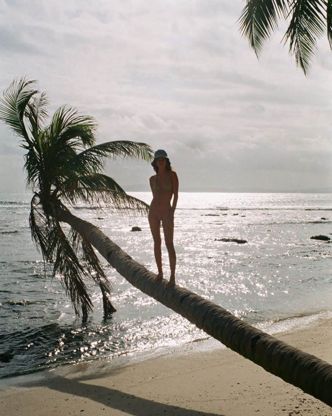 Inka Williamsさんのインスタグラム写真 - (Inka WilliamsInstagram)「04:44am , reminiscing Mentawai w friends」2月27日 5時45分 - inkawilliams