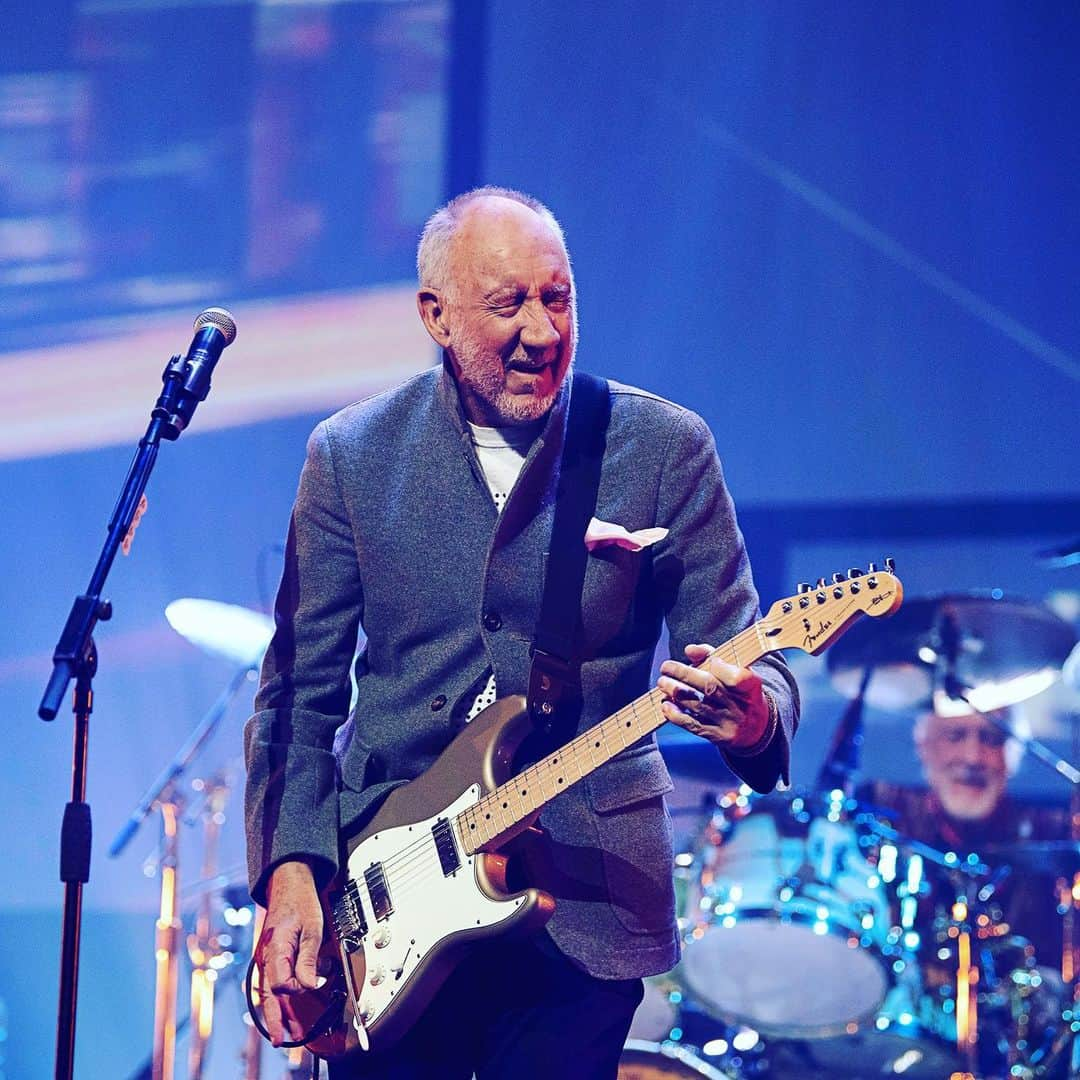 ピート・タウンゼントのインスタグラム：「Ross Halfin took this cool photo of me in action last night at the London Palladium for the Mick Fleetwood celebration of Peter Green in a benefit for Teenage Cancer Trust. (UK). . . . . . #teenagecancertrust #teenagecancertrustgigs #mickfleetwoodofficial #petergreensfleetwoodmac」