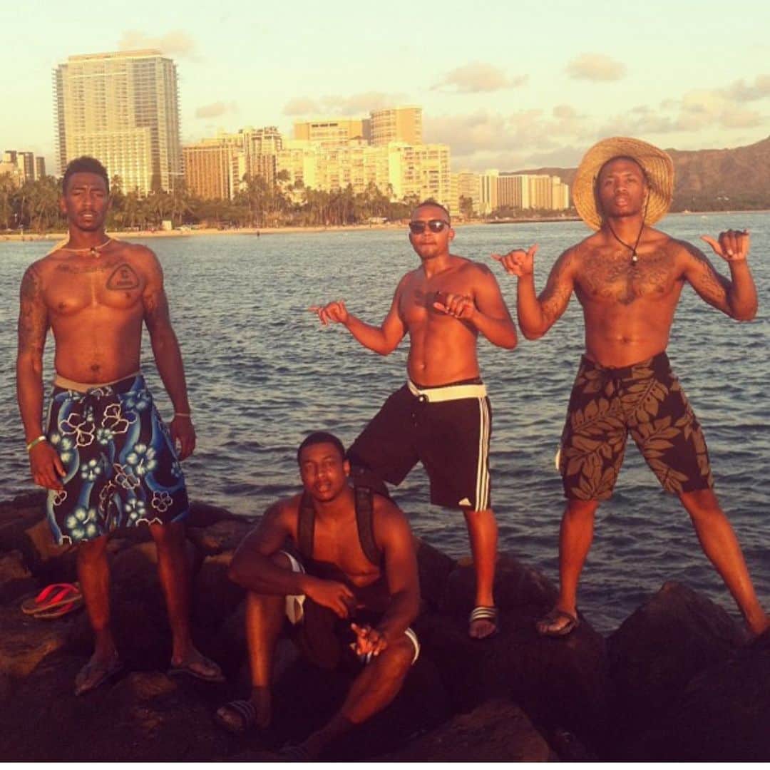 デイミアン・リラードのインスタグラム：「Happy bday my brotha from anotha! @drale4_dc love you bra bra ✊🏽🎉💯」