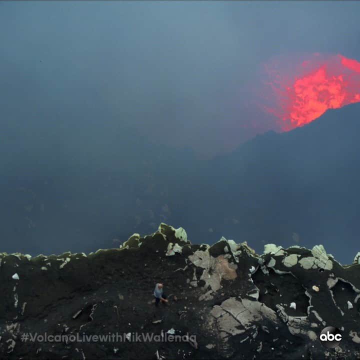 アメリカン・ブロードキャスティング・カンパニーのインスタグラム：「@nikwallenda attempts his most dangerous walk yet over an ACTIVE volcano on a one inch wire. #VolcanoLivewithNikWallenda, hosted by @chrisbharrison and @sagesteele, happens LIVE in ONE WEEK!」