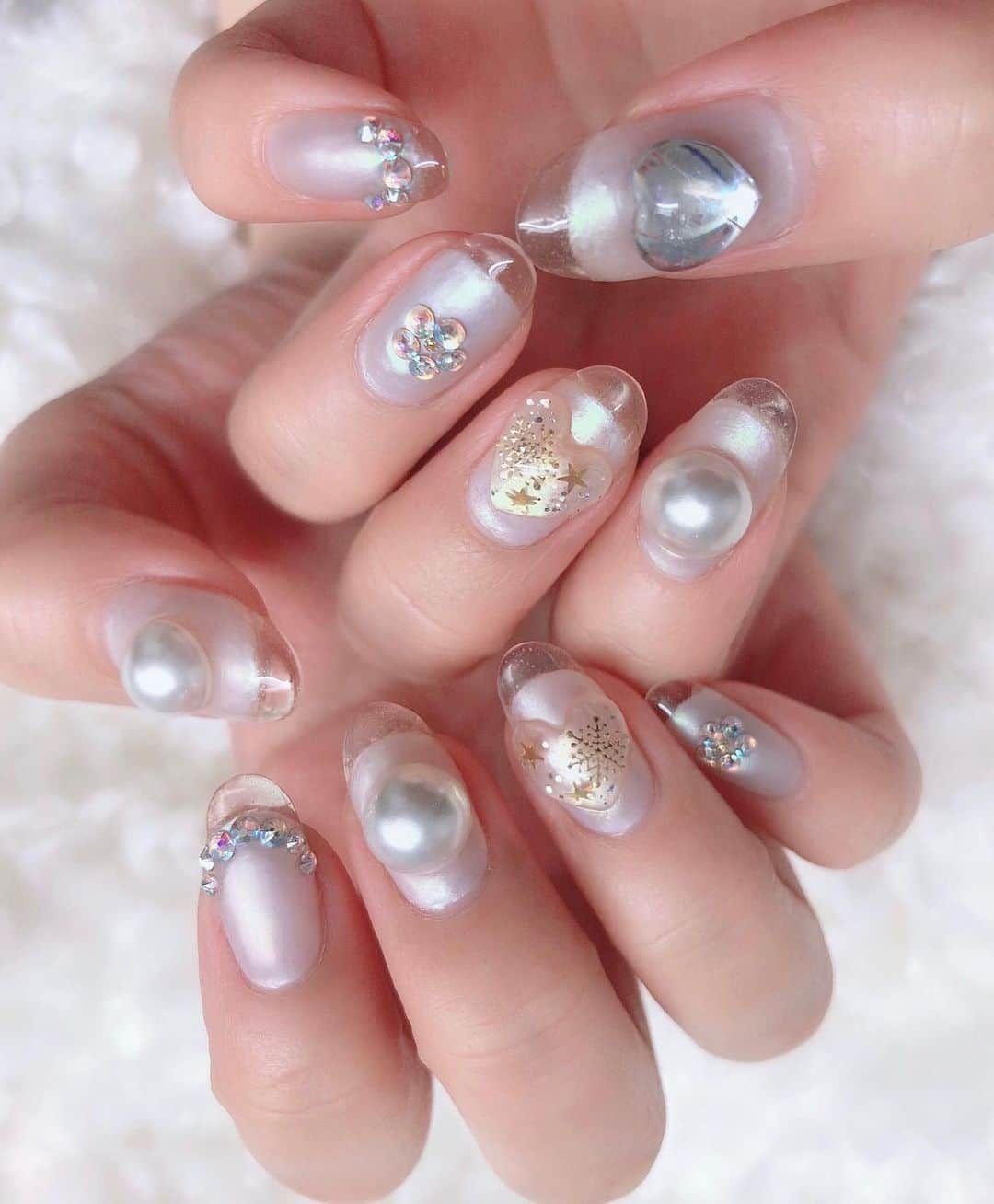 えのきどひろののインスタグラム：「年末年始にかけての#nails 💕 お正月限定でやってたスカルプは 普段は職業柄できないけどずっと先端クリアやりたかったから念願でちょーお気に入りだった🥺🤍❄️」