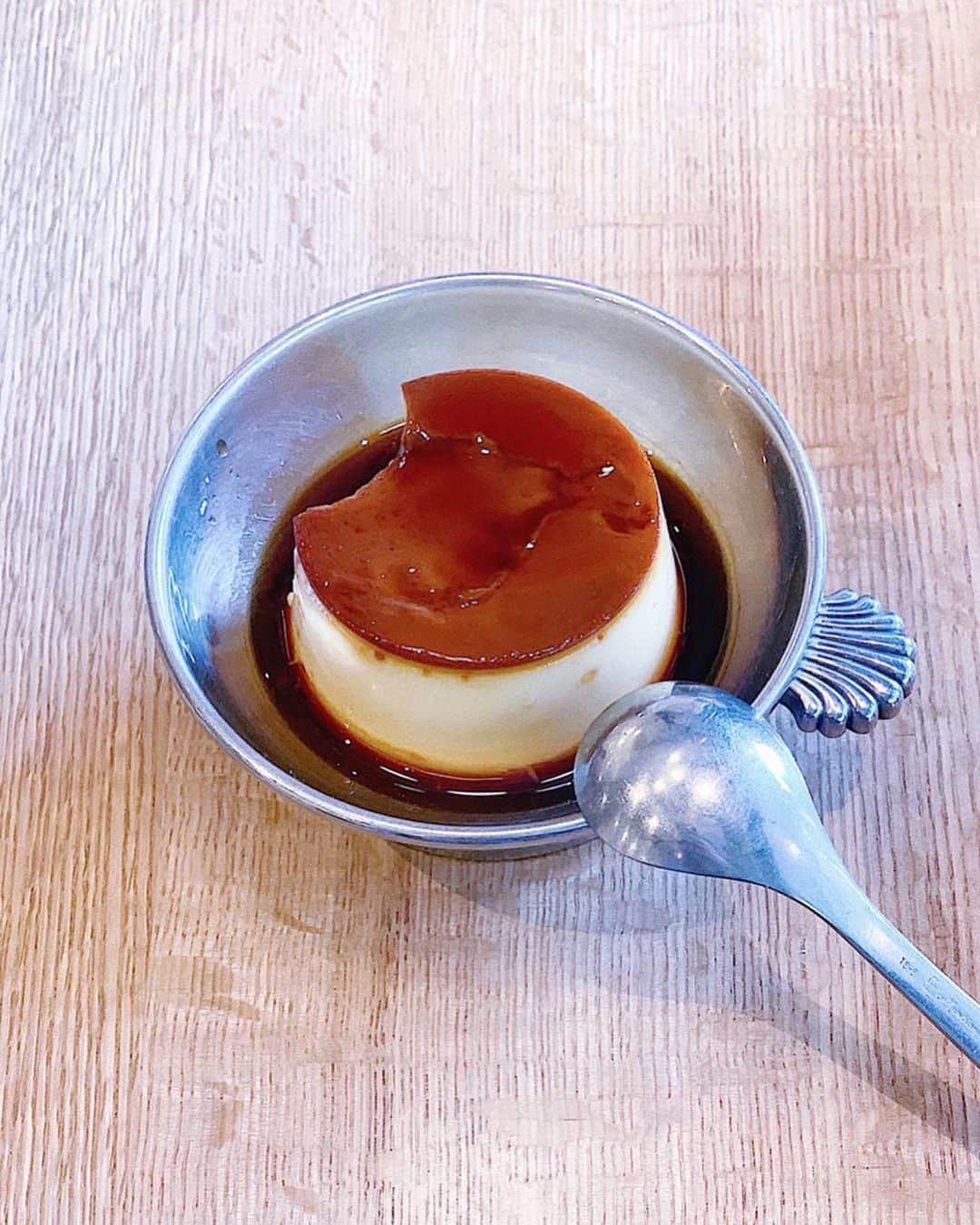 氏家夏乃さんのインスタグラム写真 - (氏家夏乃Instagram)「𝑐𝑎𝑓𝑒☕︎ . . . . . 絶品プリンちゃん . . #🍮🍮🍮🍮 . . . . . . た　べ　か　け.🥄 . . . . . . . . . . . _________________________________ . #whitegrasscoffee  #ホワイトグラスコーヒー渋谷  #渋谷カフェ　#カフェ巡り  #カフェさんぽ  #プリン #ゆるニット #前髪アレンジ」2月26日 22時10分 - natsuno_ujiie