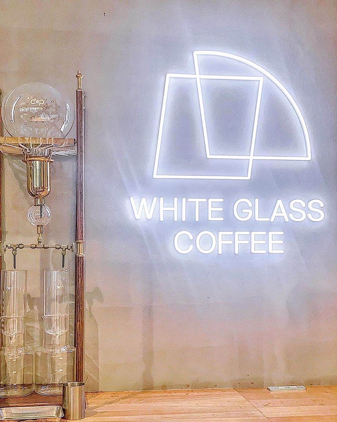 氏家夏乃さんのインスタグラム写真 - (氏家夏乃Instagram)「𝑐𝑎𝑓𝑒☕︎ . . . . . 絶品プリンちゃん . . #🍮🍮🍮🍮 . . . . . . た　べ　か　け.🥄 . . . . . . . . . . . _________________________________ . #whitegrasscoffee  #ホワイトグラスコーヒー渋谷  #渋谷カフェ　#カフェ巡り  #カフェさんぽ  #プリン #ゆるニット #前髪アレンジ」2月26日 22時10分 - natsuno_ujiie