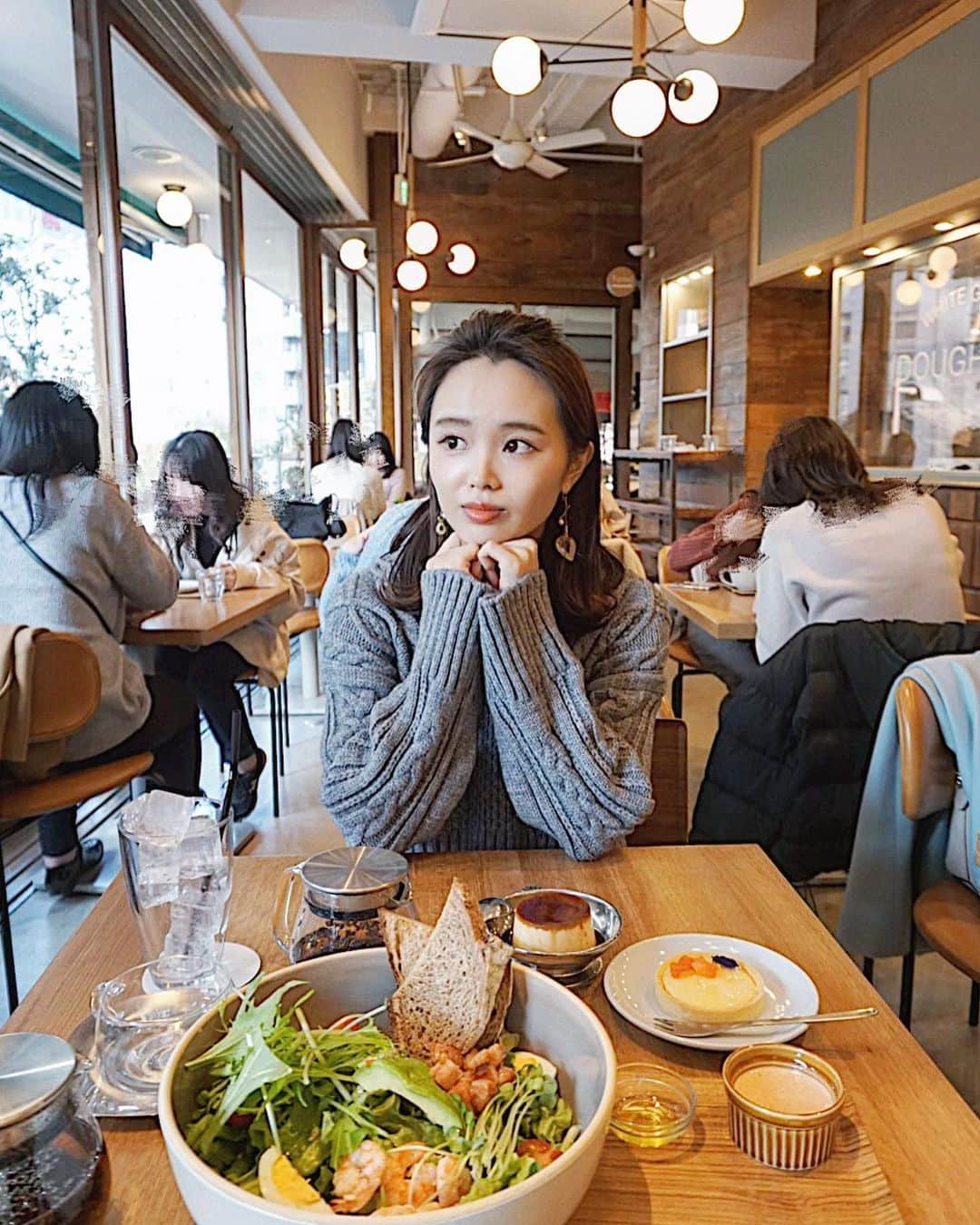氏家夏乃さんのインスタグラム写真 - (氏家夏乃Instagram)「𝑐𝑎𝑓𝑒☕︎ . . . . . 絶品プリンちゃん . . #🍮🍮🍮🍮 . . . . . . た　べ　か　け.🥄 . . . . . . . . . . . _________________________________ . #whitegrasscoffee  #ホワイトグラスコーヒー渋谷  #渋谷カフェ　#カフェ巡り  #カフェさんぽ  #プリン #ゆるニット #前髪アレンジ」2月26日 22時10分 - natsuno_ujiie