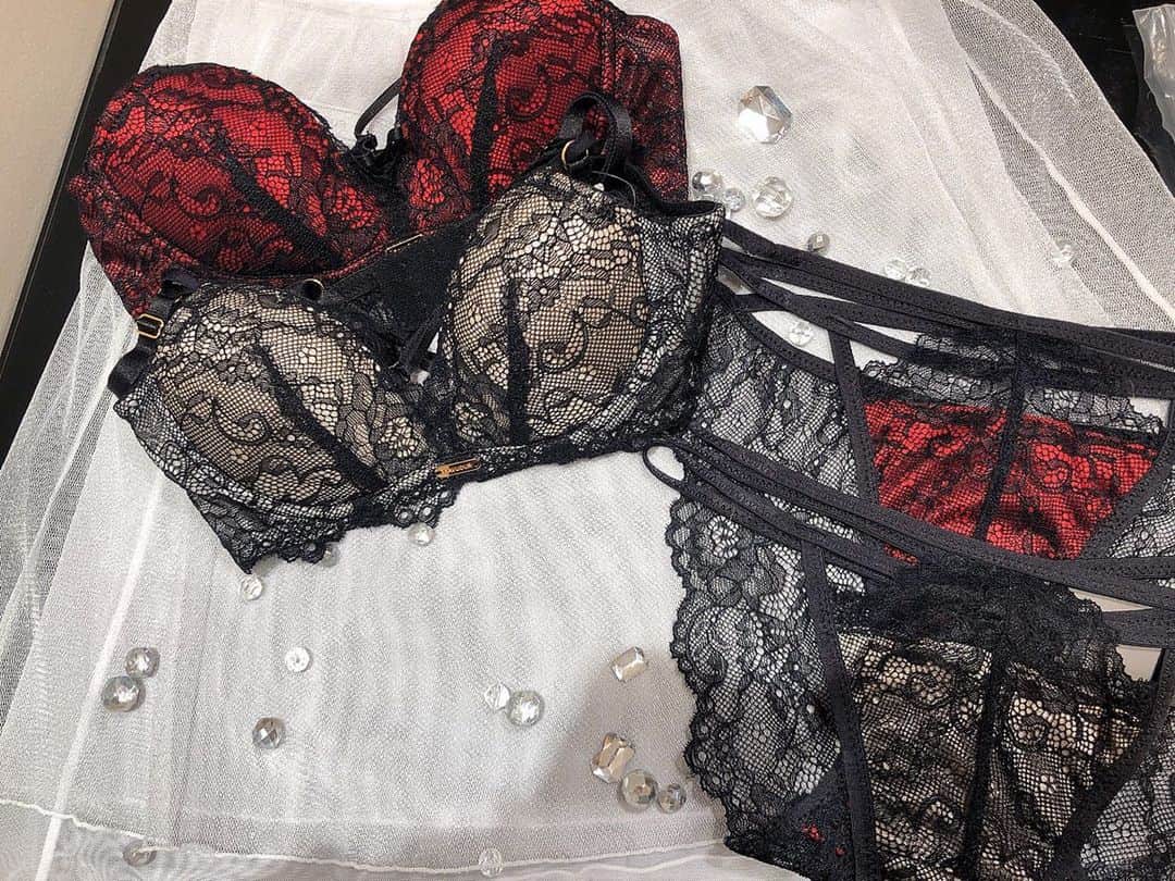 Ravijour札幌4丁目プラザ店のインスタグラム：「#onsale  最強谷間ランジェリー✨ ファインレースのご紹介です！ 詳しくはブログ更新したのでTOPから飛んでご覧下さい✨  #ラヴィジュール #ravijourstaff  #ravijoursapporo  #ravijourofficial」