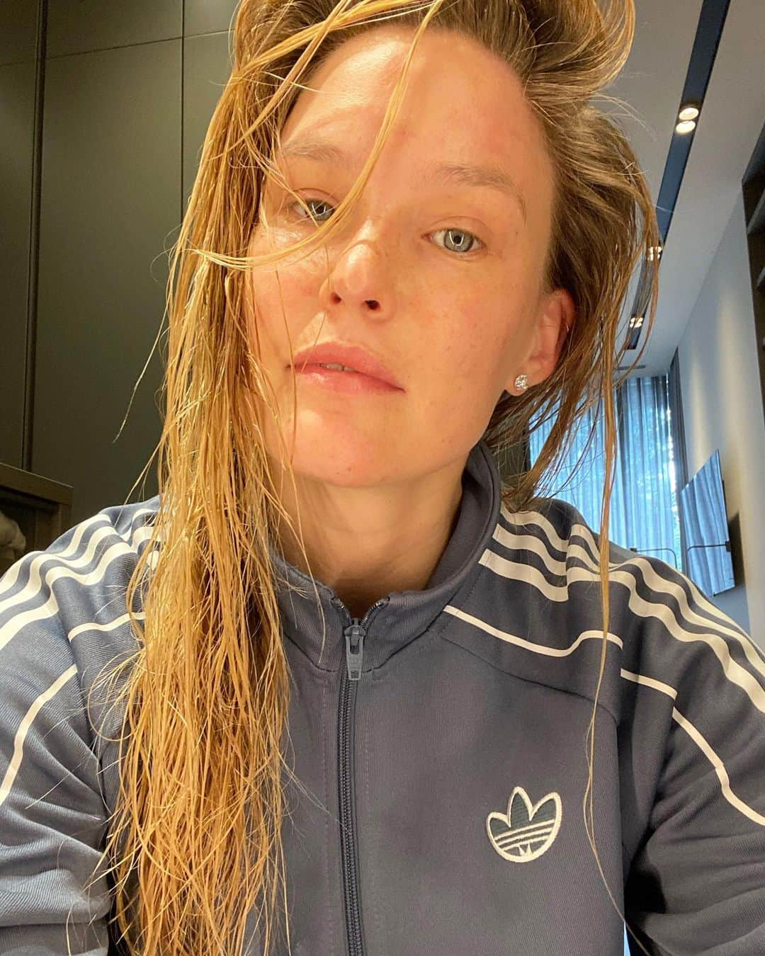 バー・ラファエリさんのインスタグラム写真 - (バー・ラファエリInstagram)「I usually match my outfit to my eyes 👀 @adidasisrael」2月26日 22時25分 - barrefaeli