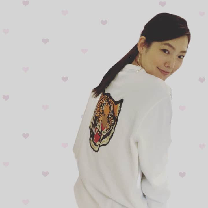 森貴美子さんのインスタグラム写真 - (森貴美子Instagram)「背中に🐅飼ってる人がいたら私です🙋‍♀️ ・ ・ ・ #ポロラルフローレン #myRL  #랄프로렌  #これ着て #セブチのコンサート行きたい #🐅❤️」2月26日 22時39分 - morikimi_morikimi