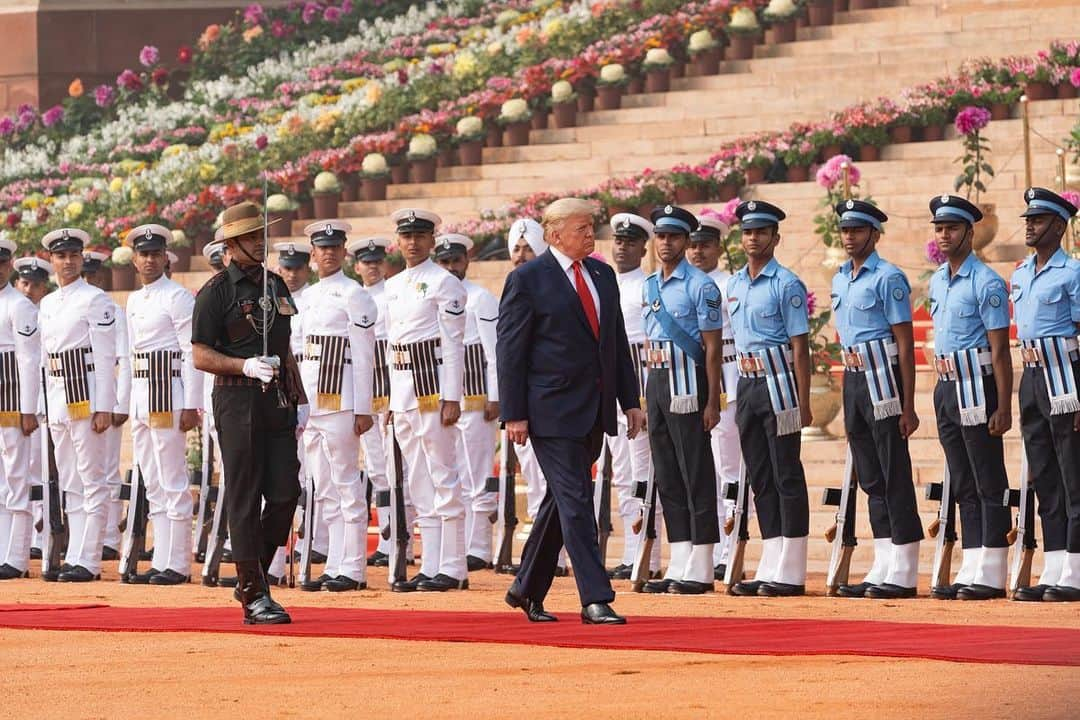 ドナルド・トランプさんのインスタグラム写真 - (ドナルド・トランプInstagram)「Landed a couple of hours ago in the United States after a very successful trip to India. Busy day ahead at the White House!」2月26日 22時46分 - realdonaldtrump