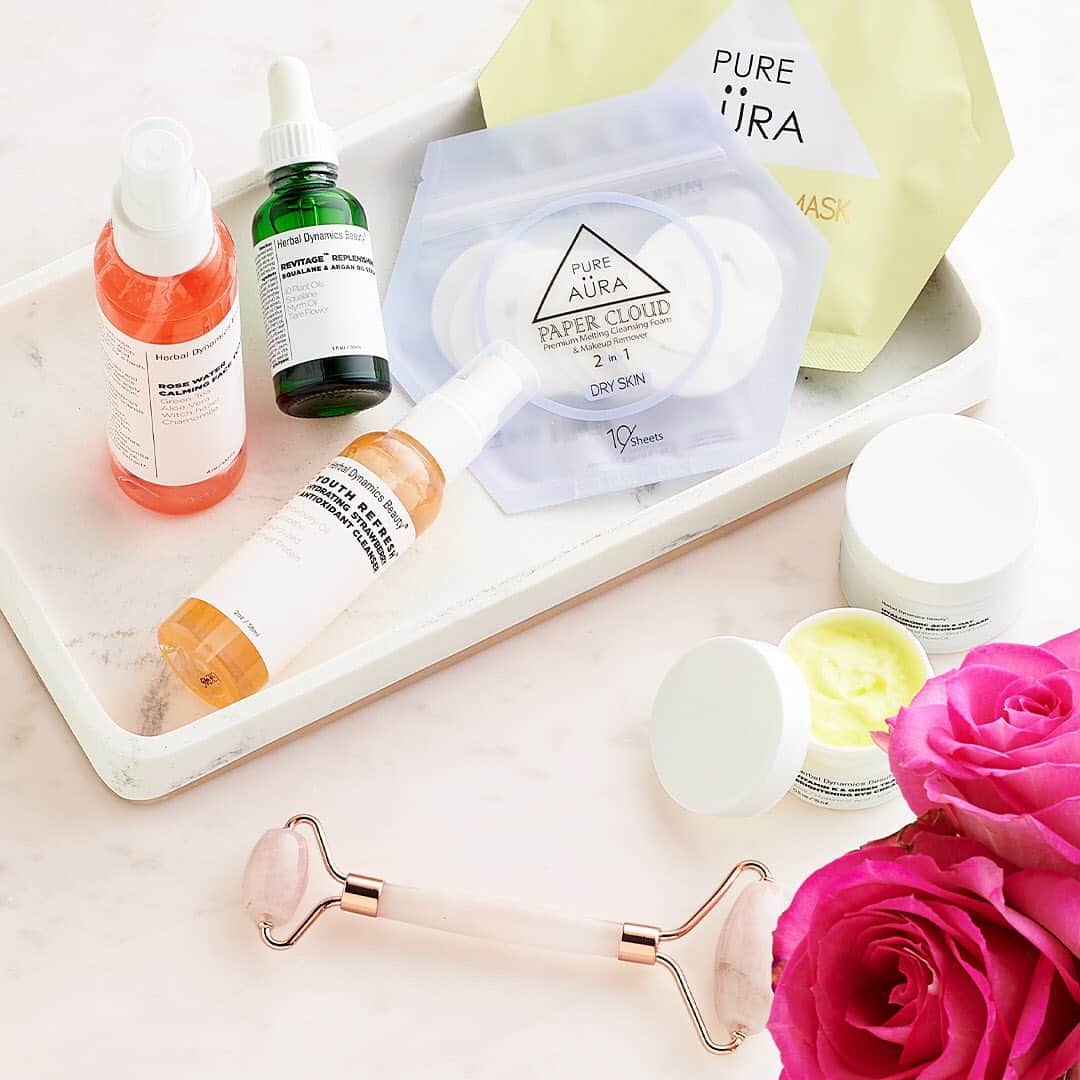 ロック&リパブリックのインスタグラム：「Get glowing. 🧖‍♀️ Tap to shop your new skincare must-haves. #Kohls」