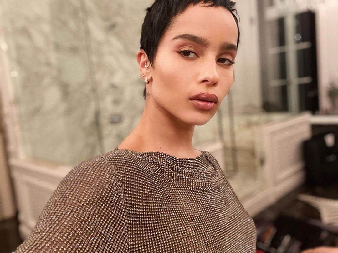 ゾーイ・クラヴィッツさんのインスタグラム写真 - (ゾーイ・クラヴィッツInstagram)「pre @ysl show vibes  @yslbeauty Rouge Pur Couture Slim Sheer Matte 102 +  Natural Pink and Volupte Liquid Balm 1 💋」2月26日 23時05分 - zoeisabellakravitz