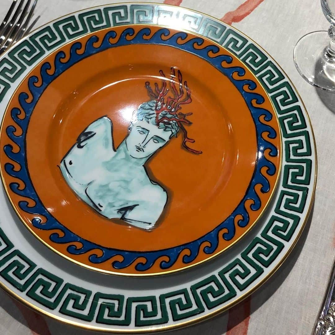 星あやさんのインスタグラム写真 - (星あやInstagram)「Greek mythology tableware set💫 @manifatturarichardginori 自宅用のお土産に空輸中📦✈︎」2月26日 23時18分 - ayastella_