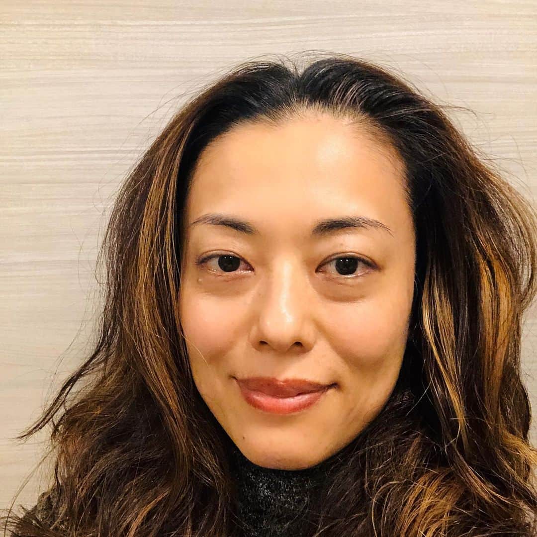 池田有希子のインスタグラム：「"『リチャード3世』、一般公開しないことが「あーん皆に観てもらいたかったーん！」と残念だったのが、むしろホッとする要素となってしまったな。新型肺炎の件で。" と朝Twitterに書き込んだ本日、本当にキャンセルが決定となってしまいました…国立施設ですし致し方ない。しかし一般非公開とはいえ残念。でも負けない！稽古は続けます！とにかく稽古でどれだけ前へ進めるかがデベロップメントプログラムの主眼でありますから。 しかしなあ…シェイクスピアが黒死病流行で2年劇場閉鎖の目に遭ってることを他人事と思えない日が来るとは…  そしてつくづく世間様の不要不急は私達の有要有急なんだなあ、と思います。腹くくるしかねえべー。  #こつこつプロジェクト #新国立劇場 #theaterlife #coronavirus」