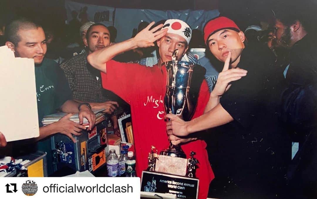 のインスタグラム：「One ting mi can tell you is that we grew with #worldclash  Blood🔥　young gunz dayz  #soundkilla #bizness  #Repost @officialworldclash with @get_repost ・・・ ‪@MightyCrown won #WORLDCLASH 1999 🏆‬ Crates & records on the left, Chin is on the right🙌🏽🙌🏽 • • ‪@MastaSimon & @samicrown_lens defeated Ricky Trooper & Tony Matterhorn, Bass Odyssey was also booked but had visa issues.‬ ...........—> ‪The final World Clash will be held on Easter Sunday April 12th in Birmingham’s O2 Academy🔥🔥🔥‬ #soundclash #IrishandChinEvent #soundsystemculture #FarEastRulaz」