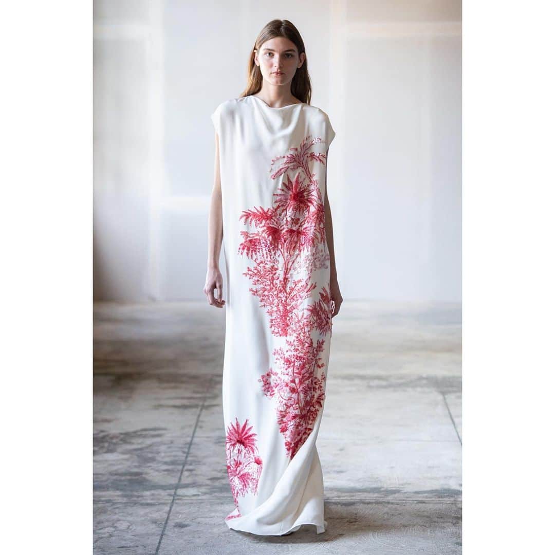 アダムさんのインスタグラム写真 - (アダムInstagram)「Our hand embroidered silk crepe dress for SS 2020.  Inspired by the work of @laboratorioparavicini. Available now.」2月26日 23時14分 - adamlippes