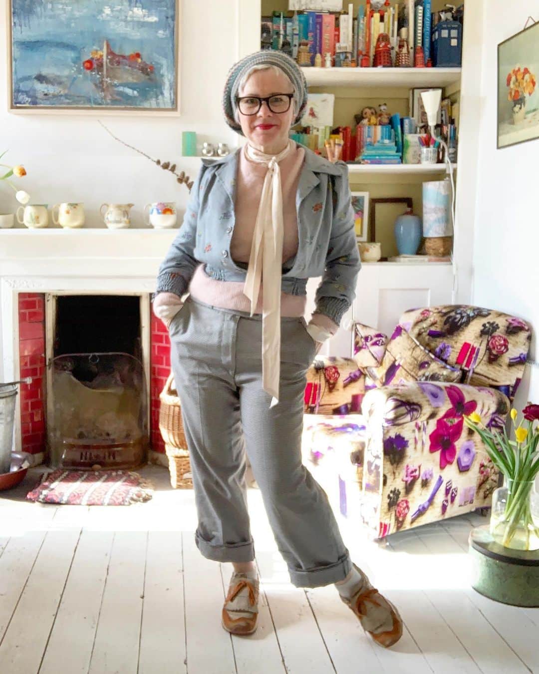 Tea and sittingのインスタグラム：「I went into Brighton in one second hand outfit and came back in another!! 🕺🏻( I’ve tagged the 2nd hand shops if you want to see and there are some close ups in my stories 😉 ) #sustainablefashion #charityshopfashion #secondhandfashion #secondhandfirst #secondhandwardrobe #5ftinfwearsthings #sustainablestyle #responsiblestyle #consciousconsumer」