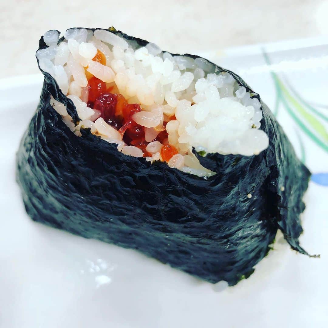 のインスタグラム：「食いかけ写真で申し訳ありません！激ウマおにぎりです！　#ぼんご　#大塚」