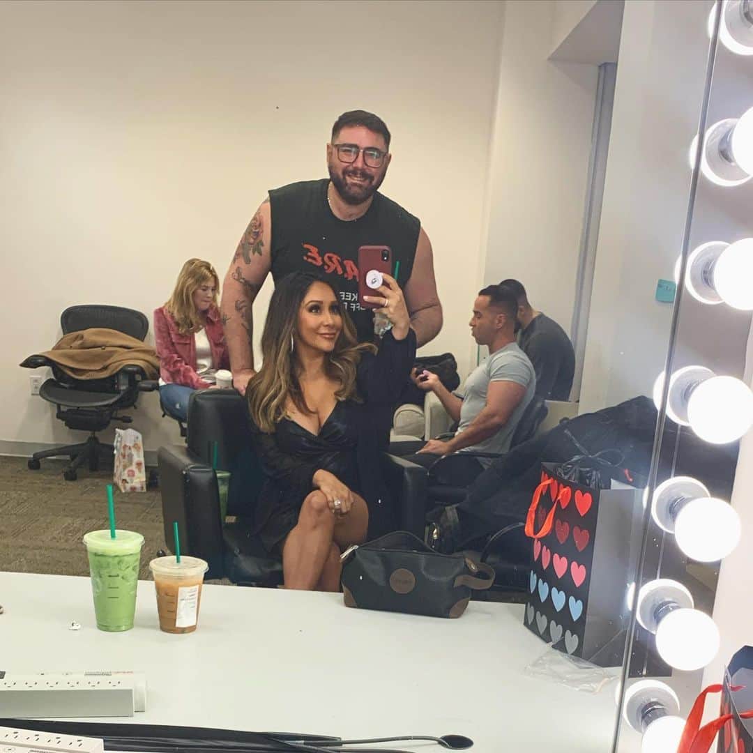 ニコール・ ポリッツィのインスタグラム：「The best makeup artist ever @misterp79 🔥」