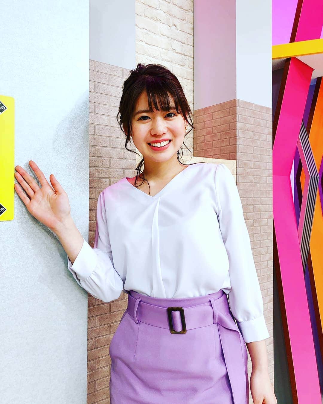 のインスタグラム：「りせこ💘💘💘 so cute 😆  #林莉世  #アナウンサー #アナウンサー衣装 #ファッション #いい子です #ずっと笑ってます #水曜見ナイト」