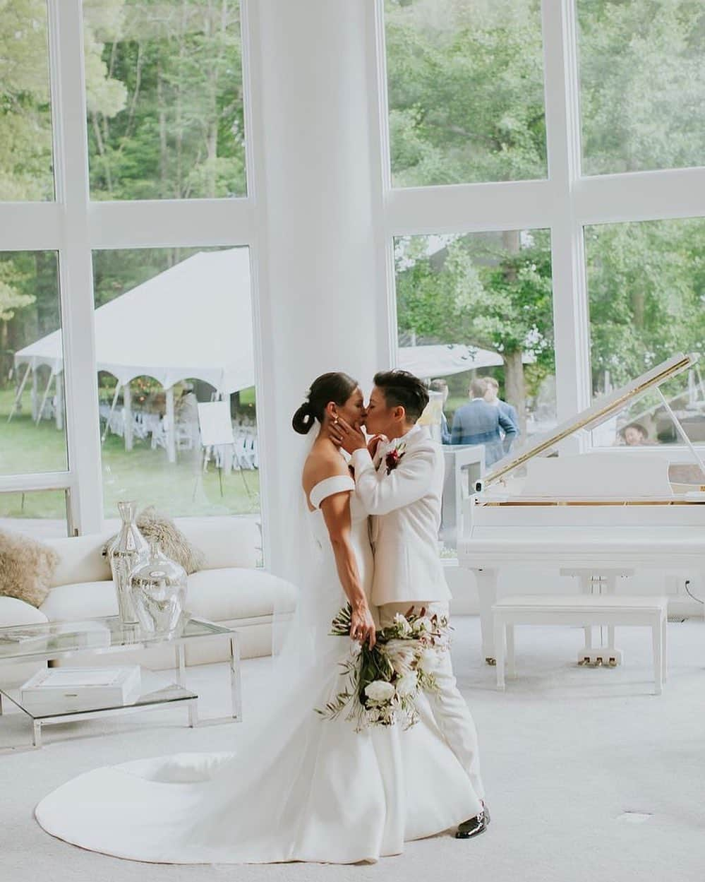 Pronoviasさんのインスタグラム写真 - (PronoviasInstagram)「Let Love Grow #PronoviasBrides | “I’ve modeled many wedding dresses during my career but never fell in love with any,” Meaghan admits. But, when she tried on her Delco by Pronovias, “it became the dress of my dreams!” @brides @natotukeweddings」2月27日 0時10分 - pronovias