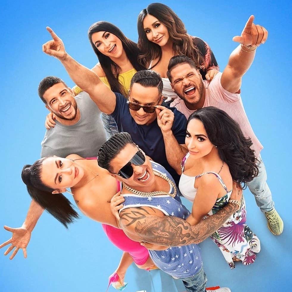 Pauly Dさんのインスタグラム写真 - (Pauly DInstagram)「Get The Popcorn Ready!!! 🍿 Tomorrow It’s The Return Of #Jerzdays On @mtv @jerseyshore Is Back 💯🔥🔥 TUNE IN #JSFamilyVacation」2月27日 0時15分 - djpaulyd