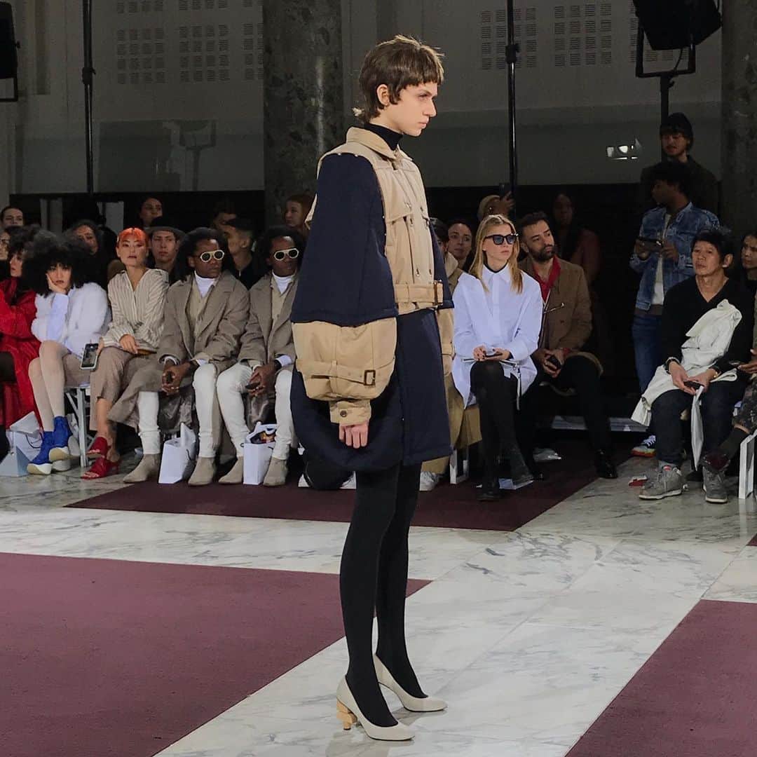 装苑さんのインスタグラム写真 - (装苑Instagram)「今シーズンのANREALAGEのテーマは「”BLOCK” つくってはこわし。こわしてはつくる。」一般的なワードローブのパーツをつみきの形に変換して、組み替え可能なモジュール構造の服を提案した。 #ParisFashionWeek #2020AW #ANREALAGE」2月27日 0時29分 - soenonline