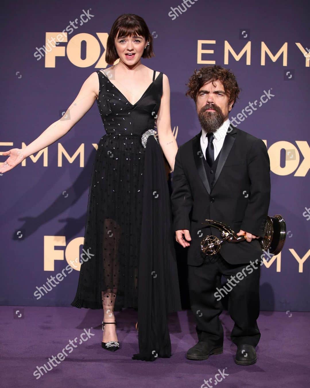 ピーター・ディンクレイジのインスタグラム：「🐺🦁」