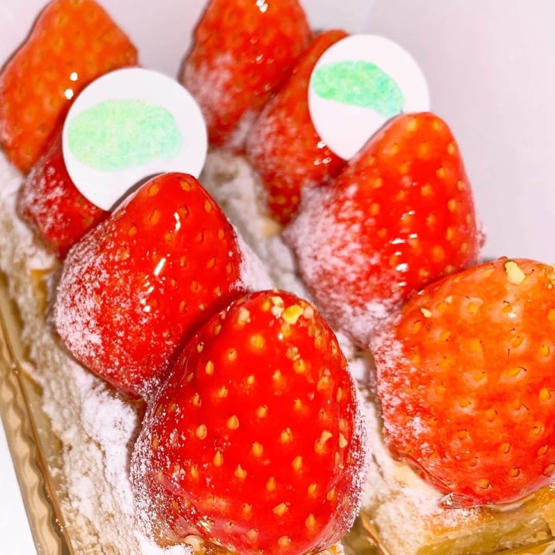 アレンさんのインスタグラム写真 - (アレンInstagram)「Why is Strawberry sweets so cute🍓🍓🍓And Strawberry is always picturesque📸 いちご大好き😘🍓🍓🍓 #japanese #japaneseboy #asianboy #beautifulboy #plasticsurgery #lipinjections #cosmeticsurgery #sexylips💋 #cute #picturesque #strawberry🍓 #lovemylife #makeuplooks #japan🇯🇵 #cuteboy #gorgeousboy  #アレン #整形男子 #整形 #可愛い💕 #いちご🍓 #スイーツ男子 #甘党男子 #インスタ映えスイーツ #映え #カフェ巡り」2月27日 1時27分 - allen_japan_official