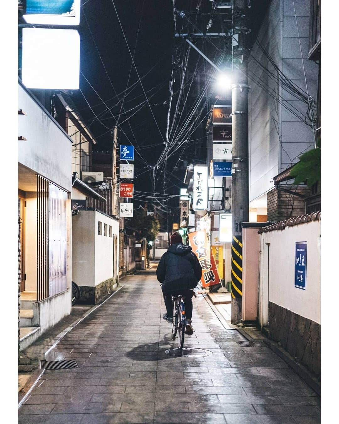 VuTheara Khamさんのインスタグラム写真 - (VuTheara KhamInstagram)「One journey in #Niigata, Japan, (2020) 🇯🇵 It's a selection of pictures taken in Niigata a few weeks ago. #UnknownJapan #visitjapanjp @visitjapanjp . 1) 2) 3) Sunset over the Sea of Japan 4) 5) 6) 7) 8)Around Niigata's Furumachi by night 9) 10) Shinto Sanctuary」2月27日 1時29分 - vutheara