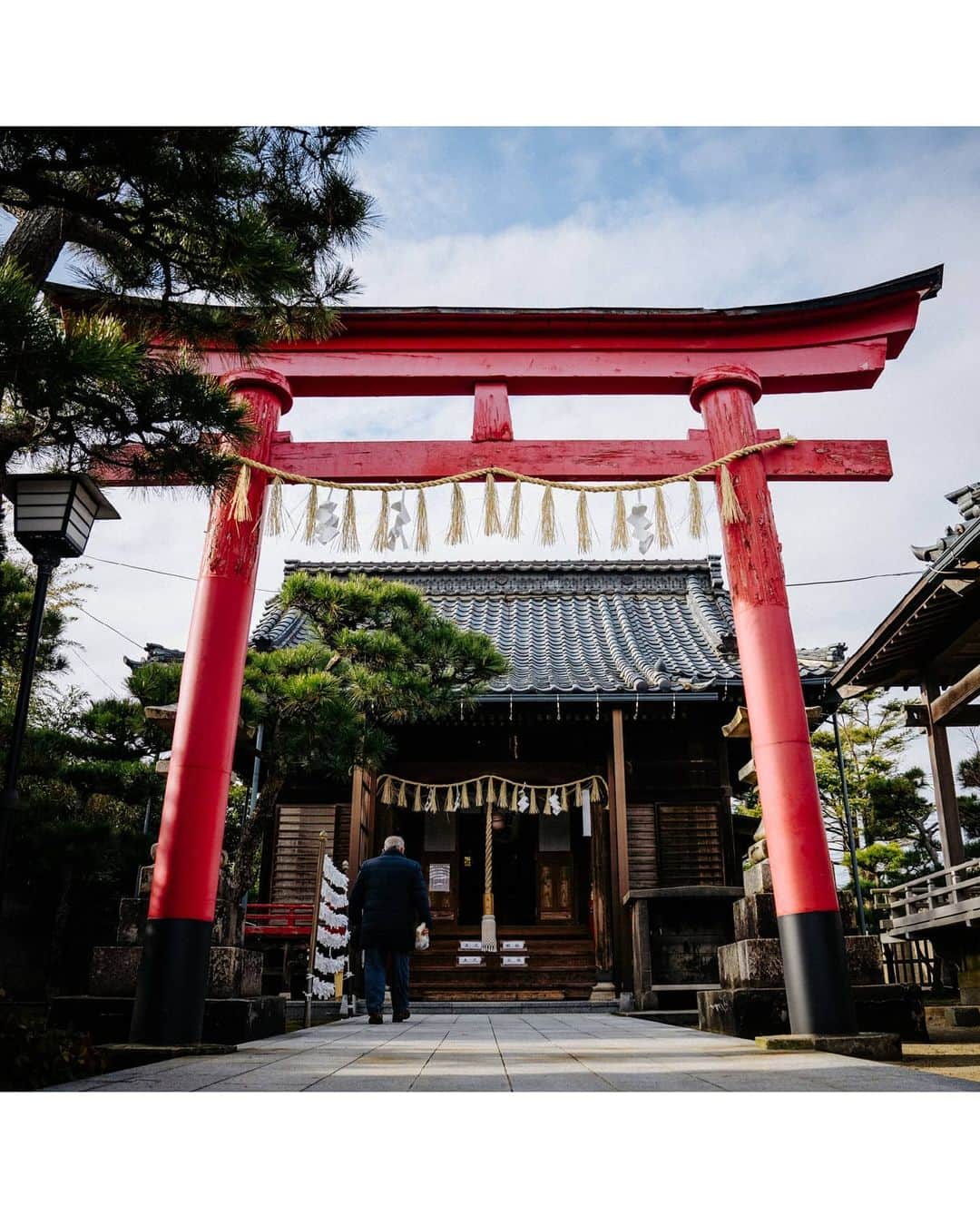 VuTheara Khamさんのインスタグラム写真 - (VuTheara KhamInstagram)「One journey in #Niigata, Japan, (2020) 🇯🇵 It's a selection of pictures taken in Niigata a few weeks ago. #UnknownJapan #visitjapanjp @visitjapanjp . 1) 2) 3) Sunset over the Sea of Japan 4) 5) 6) 7) 8)Around Niigata's Furumachi by night 9) 10) Shinto Sanctuary」2月27日 1時29分 - vutheara