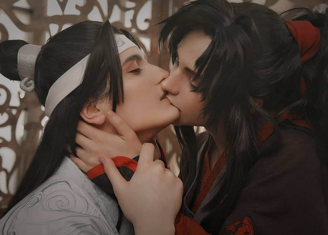 Gesha Petrovichさんのインスタグラム写真 - (Gesha PetrovichInstagram)「Sorry for inactive, comeback soon 🙏 #WWX by me  #LanZhan @prostoimbir Wigs @geshacos You can download full picture for free on my P❤️treon👇 https://www.patreon.com/GeshaCos #mdzs #mxtx #lanwangji #weiwuxian #hot #cosplay #忘羡」2月27日 1時31分 - petrovichgesha