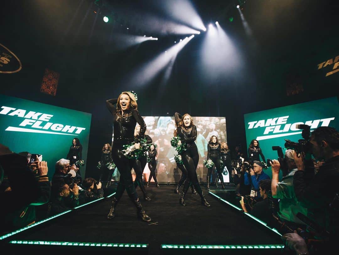 のインスタグラム：「Dance on the biggest stages. Tap our bio link to register for the 2020 #JetsFlightCrew」