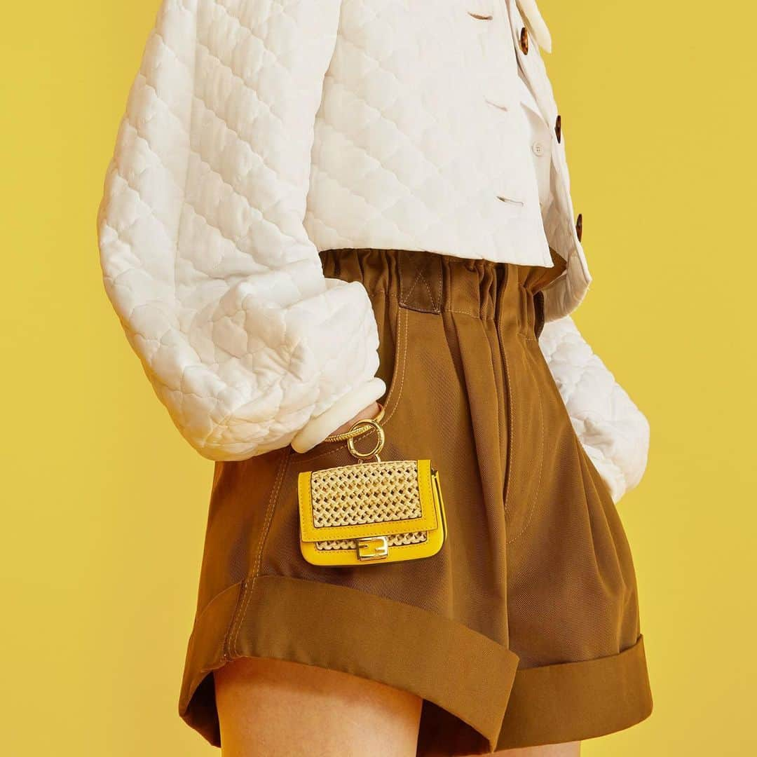 Fendiさんのインスタグラム写真 - (FendiInstagram)「Modern proportions, precious textures, and retro-inspired details – the Nano #FendiBaguette is the definition of arm candy. #FendiSS20」2月27日 1時43分 - fendi