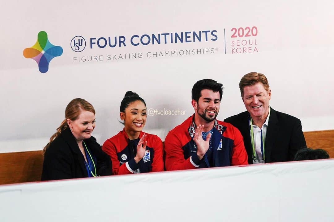 ジェシカ・カラランのインスタグラム：「Waving at you, Montreal 🇨🇦 👋🏽 #WorldFigure」