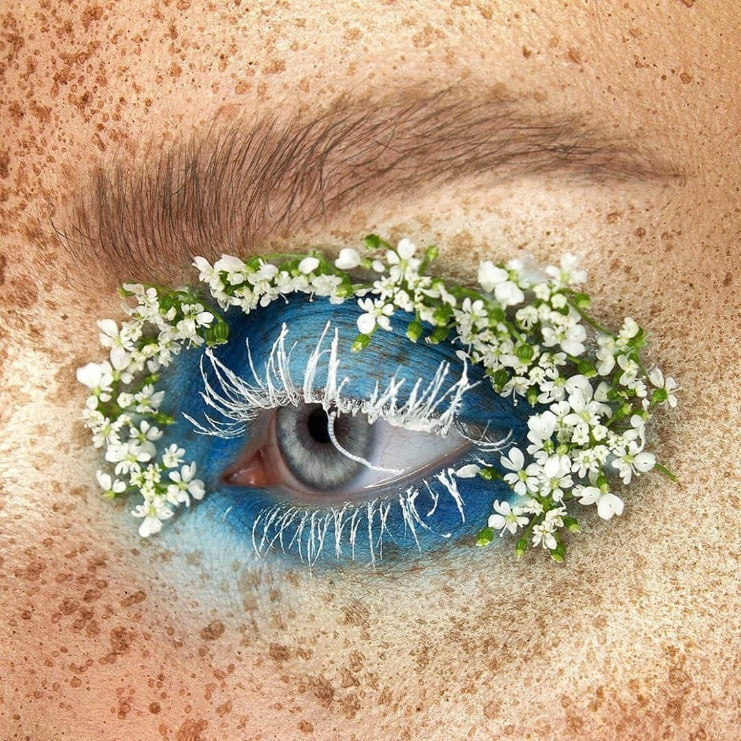 Instagramさんのインスタグラム写真 - (InstagramInstagram)「When photographer Caroline Heggdal (@iseecaroline) turned to makeup art as a creative outlet a couple of years ago, she found a floral focus through her avant-garde eye art. “I quickly discovered that your face (or eye) could have so many possibilities for creative art that wasn’t the typical pen on paper,” she says. “The eye for me shows true emotion, soul and it never really lies.” 🌸👁🌸#ThisWeekOnInstagram⁣ ⁣ Photo by @iseecaroline」2月27日 2時05分 - instagram