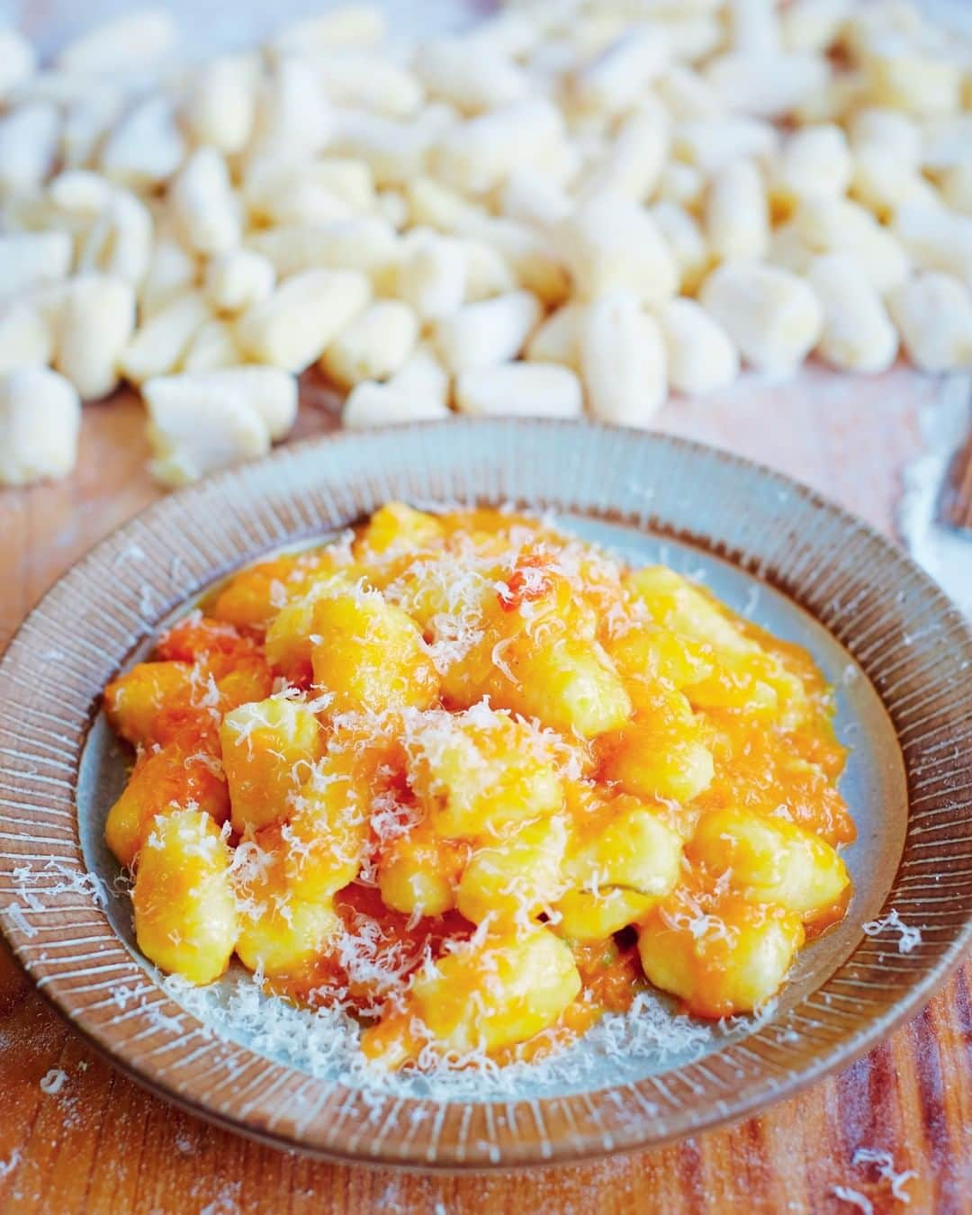 ジェイミー・オリヴァーさんのインスタグラム写真 - (ジェイミー・オリヴァーInstagram)「Gnocchi. Cheap and delicious...and so so satisfying to make 👉👉👉 This is my Gnocchi & Squash Sauce p144 in #ComfortFood」2月27日 2時00分 - jamieoliver