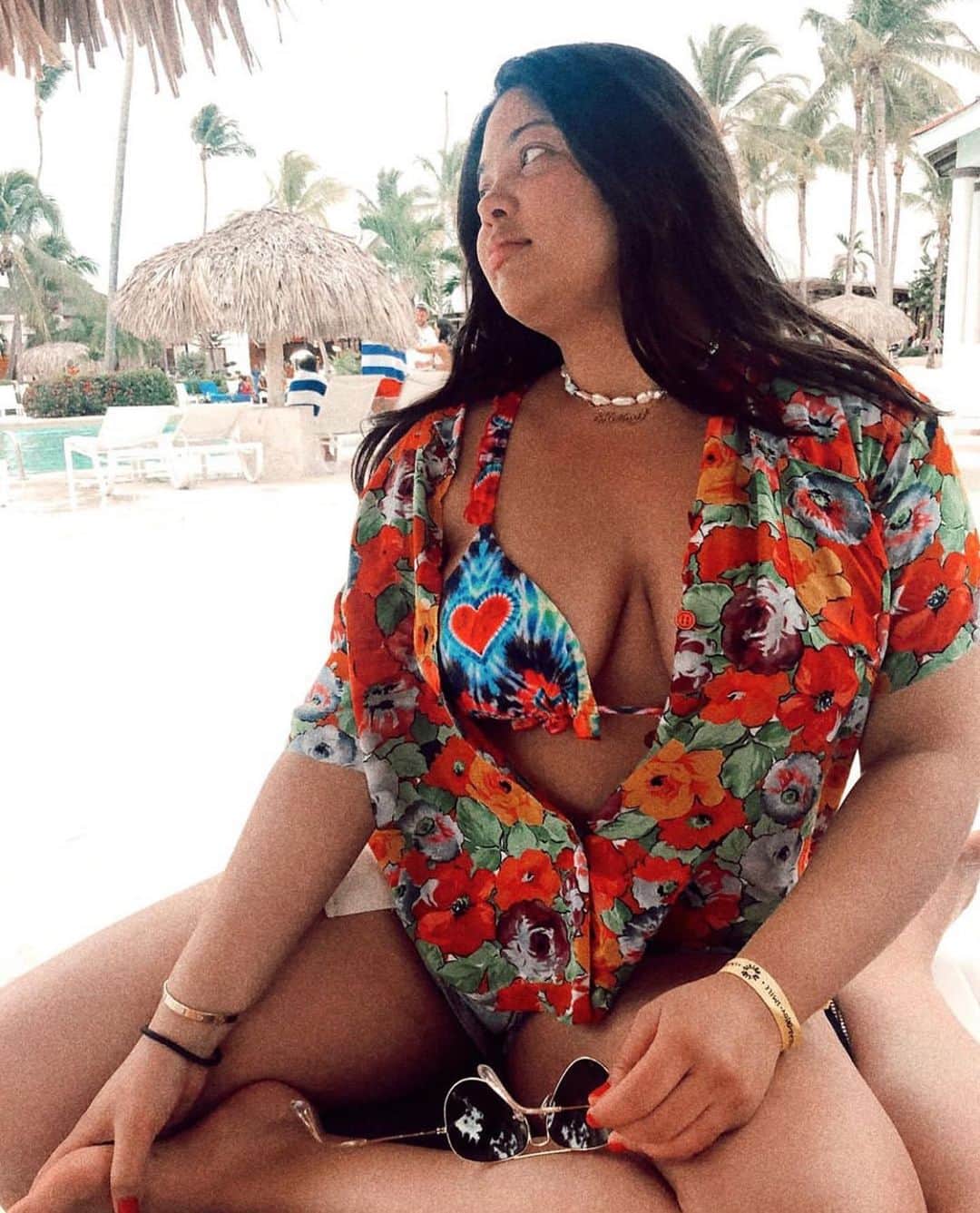 ダニジョーのインスタグラム：「Dreaming of warmer weather 🏖 @meilayjoa in our #tiedye bikini and Hawn bangle - only a few left! 🛒🌈 #dannijogirls」