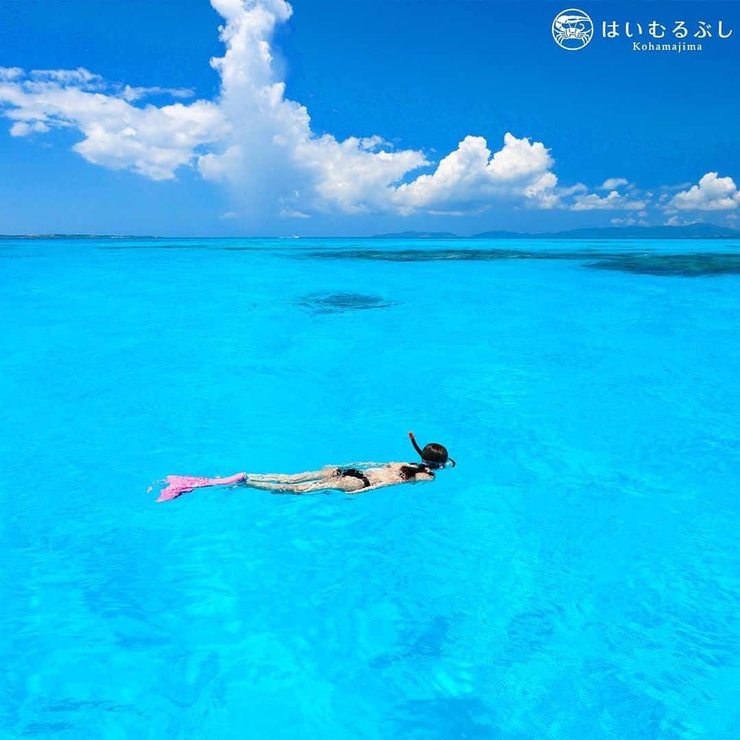 HAIMURUBUSHI はいむるぶしさんのインスタグラム写真 - (HAIMURUBUSHI はいむるぶしInstagram)「澄んだ八重山ブルーの海をシュノーケルで満喫… 煌めく美しい海に身を委ね、都会の生活で疲れたココロとカラダを癒します。 #沖縄 #八重山諸島 #石西礁湖 #サンゴ礁 #シュノーケリング #小浜島 #リゾート #ホテル #はいむるぶし #japan #okinawa #yaeyamaislands #sekiseisyouko #coralsea #bluesea #snorkeling #kohamajima #beachresort #haimurubushi」2月27日 2時27分 - haimurubushi_resorts