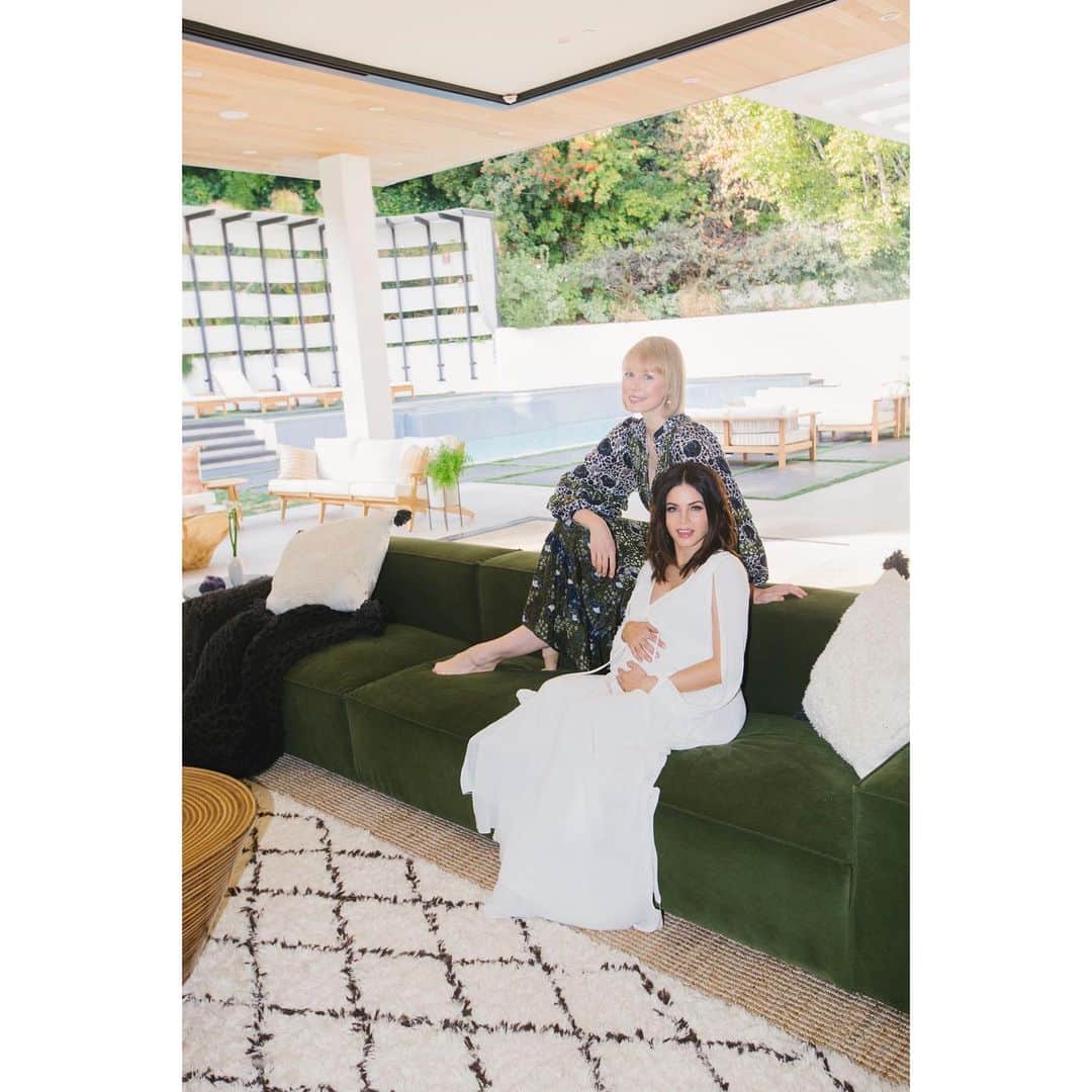 エリン フェザーストンのインスタグラム：「And that’s a wrap on @jennadewan I’m posting a full house tour and recap on my stories today! Jenna and Steve, it was an honor to design your home. I wish you and your family endless days of cozy baby bliss ❤️ #erinxjenna」