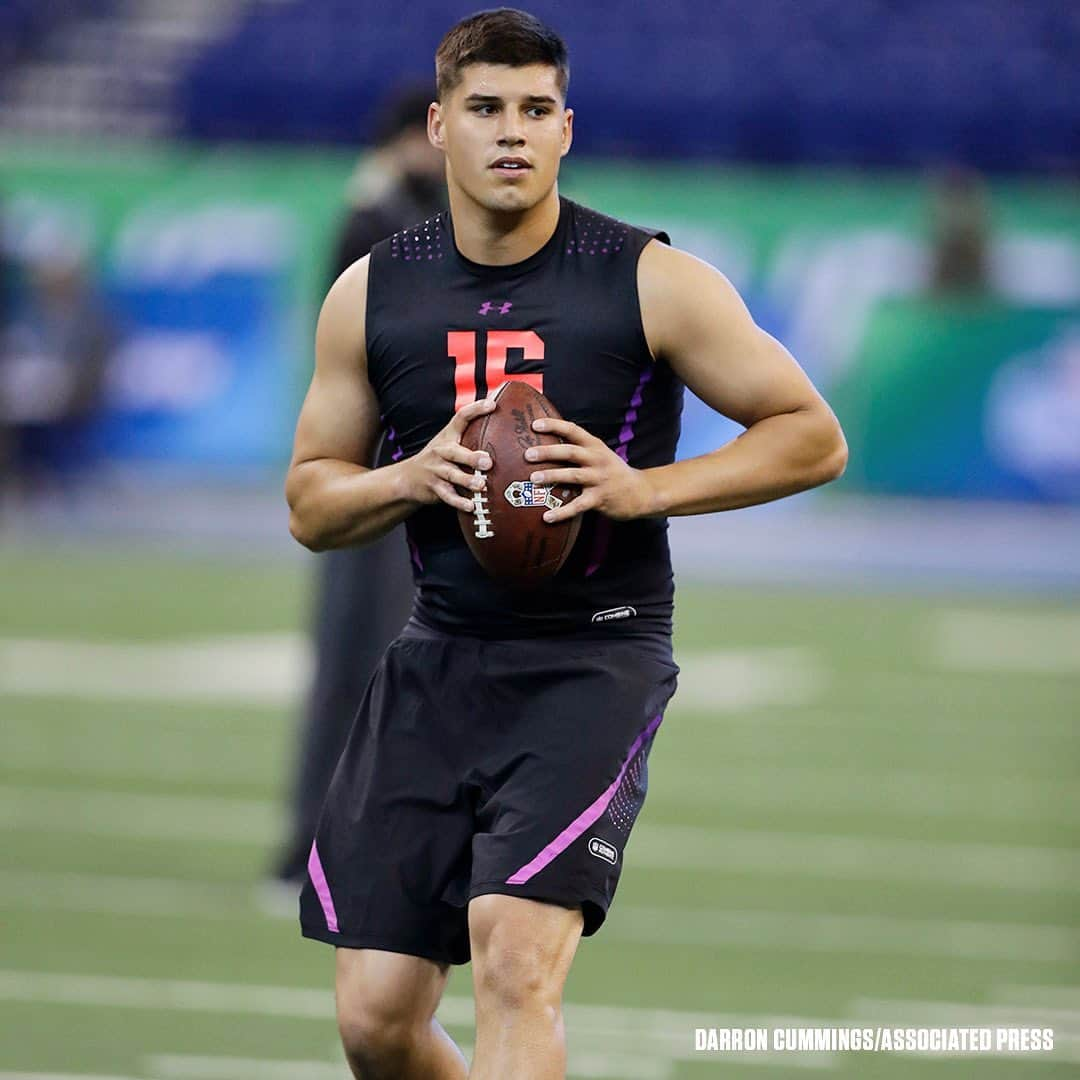 ピッツバーグ・スティーラーズさんのインスタグラム写真 - (ピッツバーグ・スティーラーズInstagram)「The QBs at the Combine. #nflcombine」2月27日 2時33分 - steelers