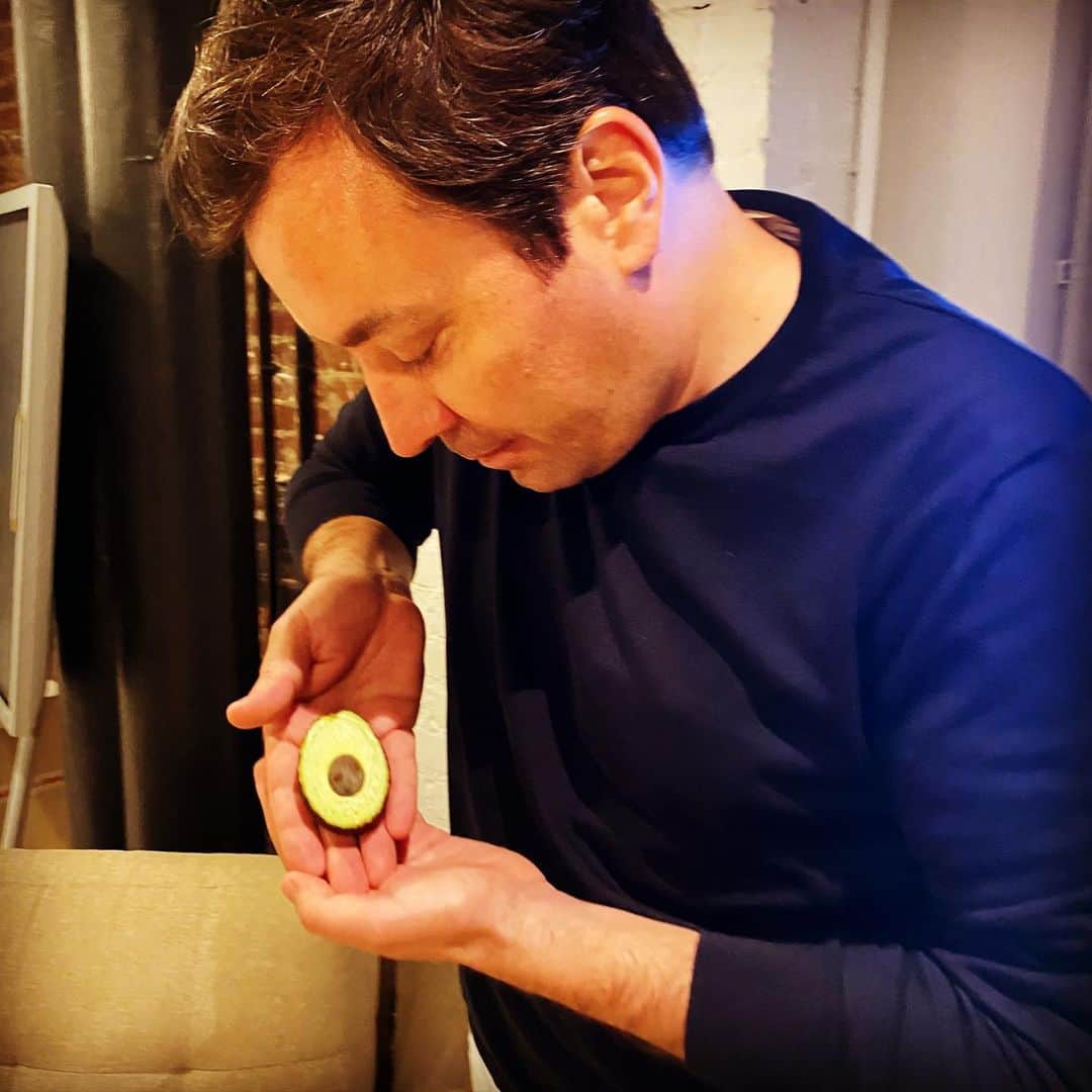 ジミー・ファロンさんのインスタグラム写真 - (ジミー・ファロンInstagram)「OMG I just met the cutest baby avocado ever!!!!」2月27日 2時47分 - jimmyfallon